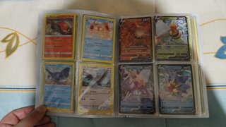 Álbum Pokémon 25 Aniversario Pikachu