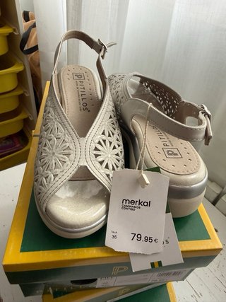 Sandalias Pitillos Blancas y Plateadas