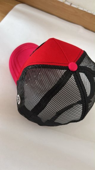 Gorra Trucker Roja con Parche Anime