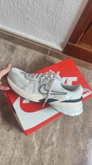 Zapatillas Nike V2K Run Beige/Blanco