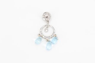 Colgante de oro blanco de 18k. Ref:020-03-01218