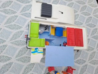Caravana Playmobil con figuras y accesorios