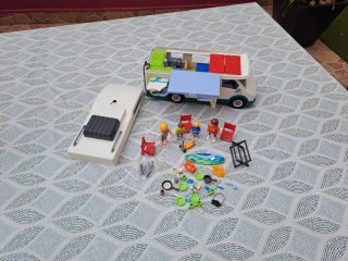 Caravana Playmobil con figuras y accesorios