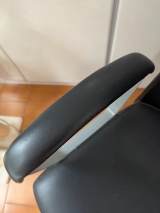 Silla de oficina polipiel negra