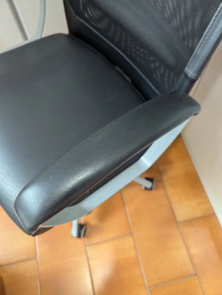 Silla de oficina polipiel negra