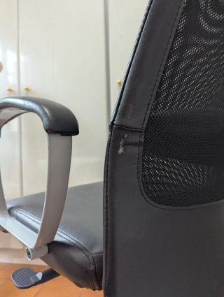 Silla de oficina polipiel negra