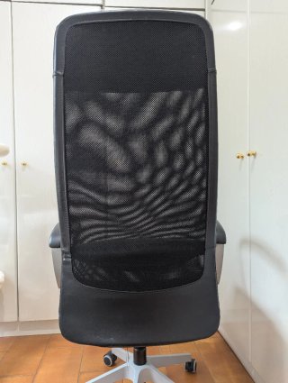 Silla de oficina polipiel negra