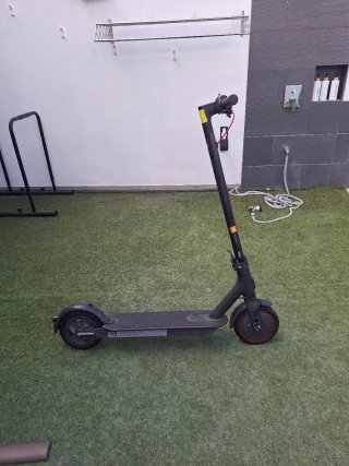 Patinete Eléctrico Xiaomi Pro 2 con casco incluido