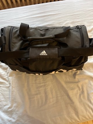 Mochila Adidas mediana negra