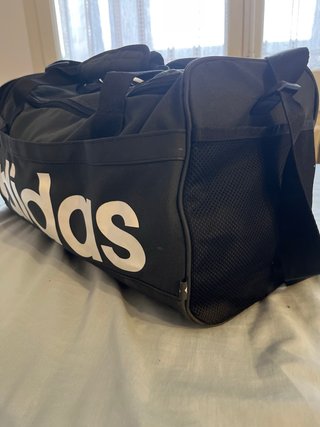 Mochila Adidas mediana negra