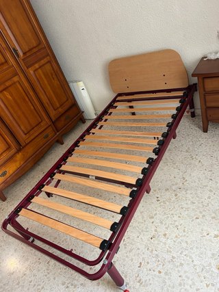 Cama articulada metálica con somier de madera