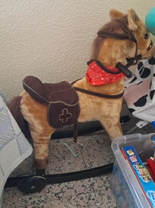 Caballo balancín peluche con sonido