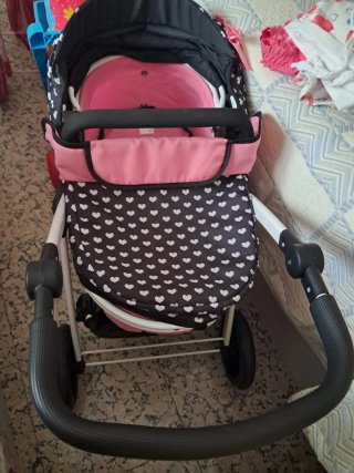 Carro de muñecas rosa y negro