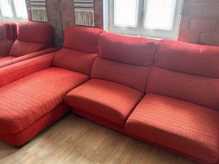 Sofá modular rojo de tela