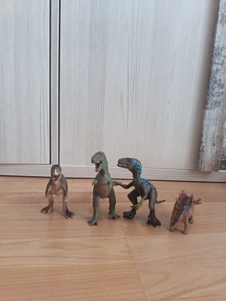 Lote 4 figuras dinosaurios