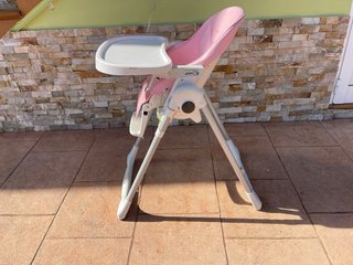 Trona rosa para bebé