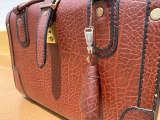 Bolso neceser Ángel Andrés marrón