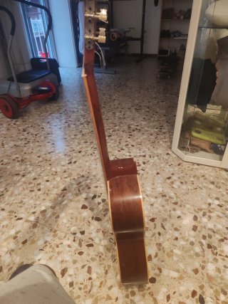 Guitarra Clásica con Marcadores de Notas