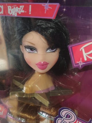 Bratz Rina Head Gamez con Accesorios