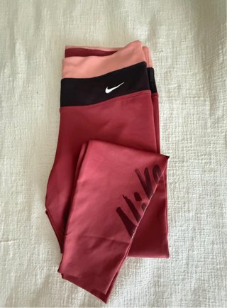 Mallas Nike rosas y rojas