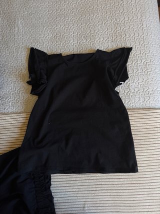 Conjunto camiseta y pantalón negro