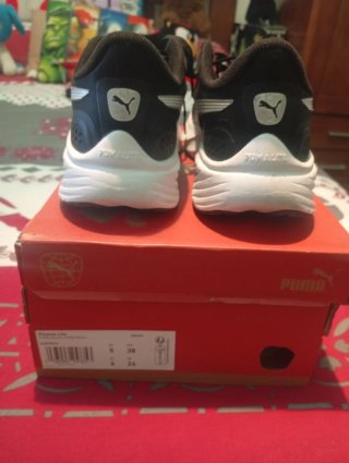 Deportivas Puma niño negras y blancas.