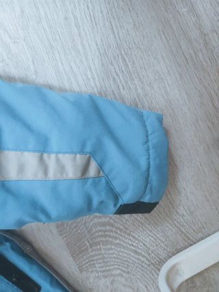 Chaqueta de nieve azul y negra. Talla 122-128 niño