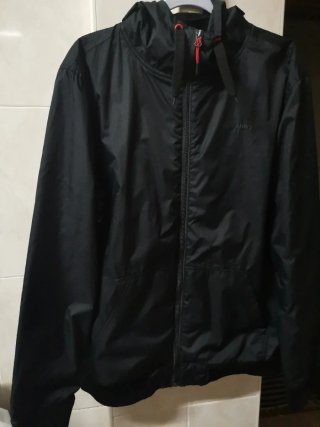 Chaqueta /chubasquero/Bomber Abery negra.