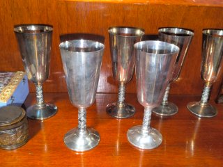 Copas de plata/alpaca con pie retorcido