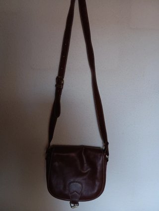 Bolso de piel marrón