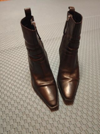 Botines negros de tacón