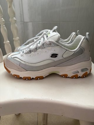 Tenis Skechers Blancos. TALLA 37