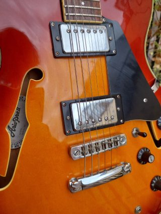 Aria 1986 TA-40 Guitarra Semihollow tipo ES-335
