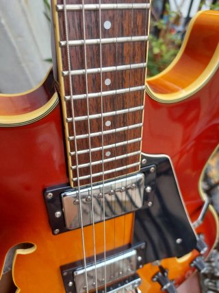Aria 1986 TA-40 Guitarra Semihollow tipo ES-335