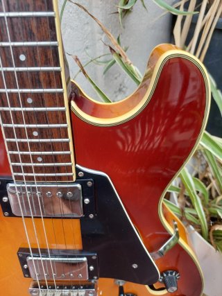 Aria 1986 TA-40 Guitarra Semihollow tipo ES-335