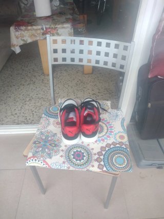 Tenis Puma Rojos y Blancos Niños/Niñas