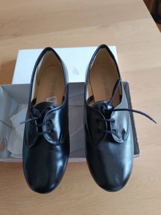 Zapatos de baile regional gallego negros