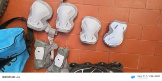 Patines Rollerblade en línea + protecciones Oxelo