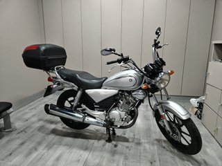 Yamaha YBR125 Custom Plata