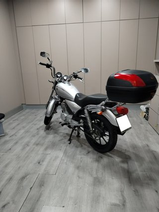 Yamaha YBR125 Custom Plata