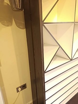 Mueble Vinoteca Diseño Geométrico