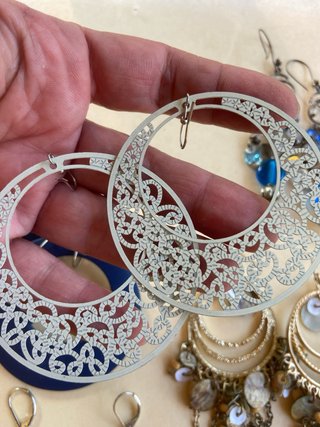 Orecchini cerchio blu e argento