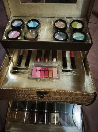 Baúl maquillaje cocodrilo beige y marrón