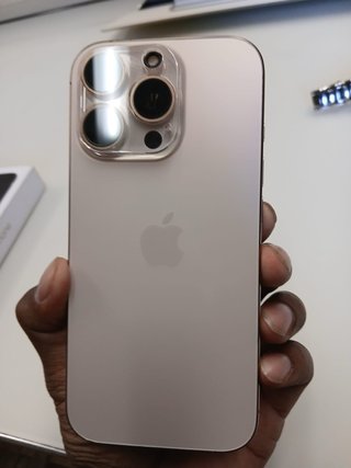 iPhone 16 Pro Oro/Plata
