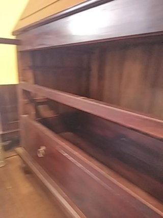 Vitrina secreter de madera y cristal