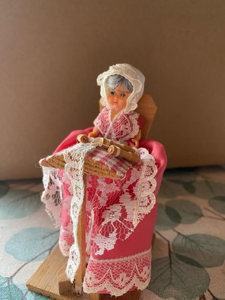 Muñeca antigua miniatura