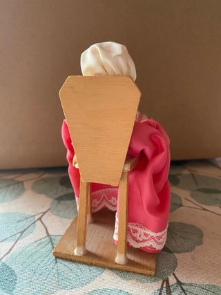 Muñeca antigua miniatura