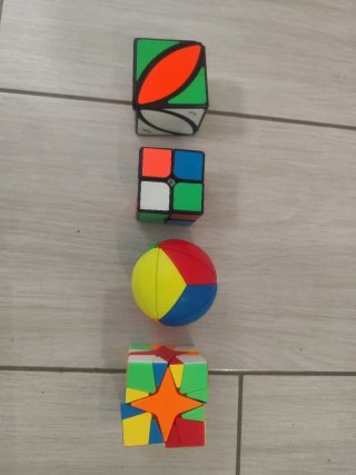 Lote de 4 cubos de Rubik