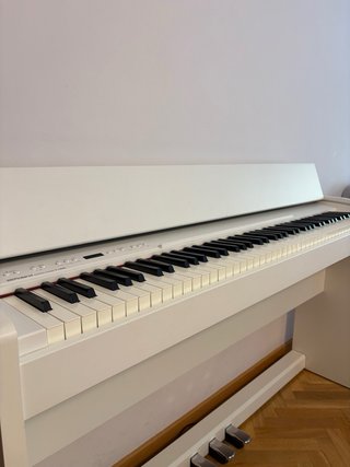 Piano Roland F-140R blanco en perfecto estado