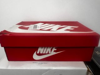 Nike Court Royale Suede Gris